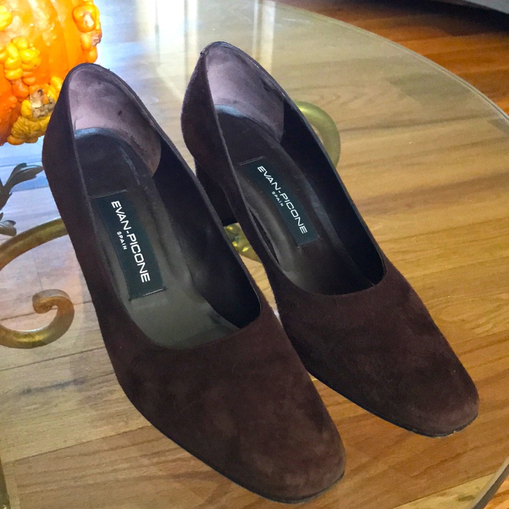 Vintage Evan Picone brown suede block pump